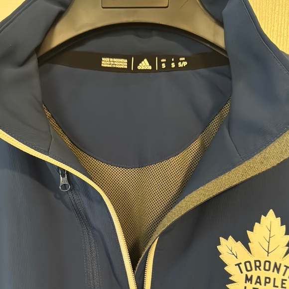 Toronto Maple Leafs Adidas Coach Performance Jacket - Picture 3 of 7